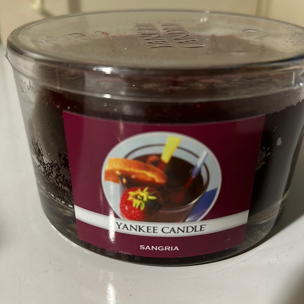 Yankee Candle Sangria 3 wick candle - Picture 1 of 3